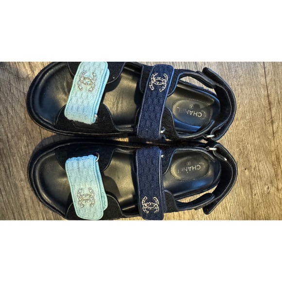 100% Authentic Limited Edition Chanel Sandals CC Logo  Navy Light Blue Size 36.5 - Picture 7 of 7